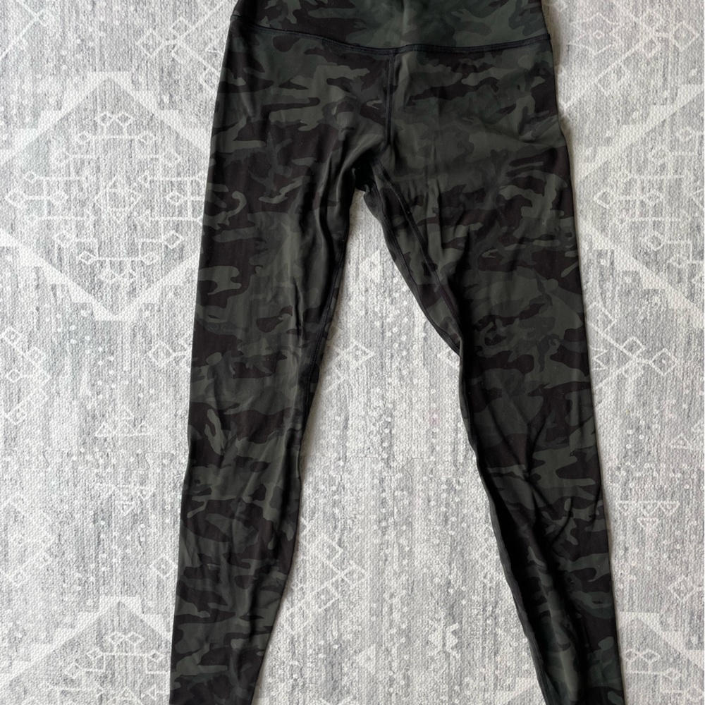 Lululemon Align 7/8 length  // Green Camo // Size 8